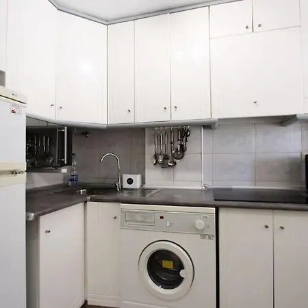Appartement A Sunny Studio Only 400 Meters From The Of La Mata